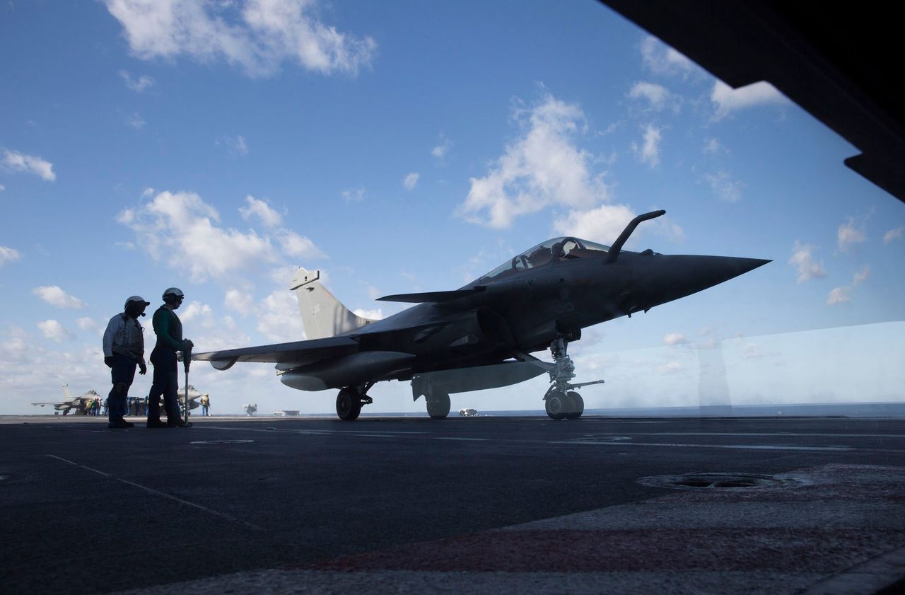Complement D Enquete Armee De L Air La nouvelle version des chasseurs Rafale coûtera 2 milliards d'euros