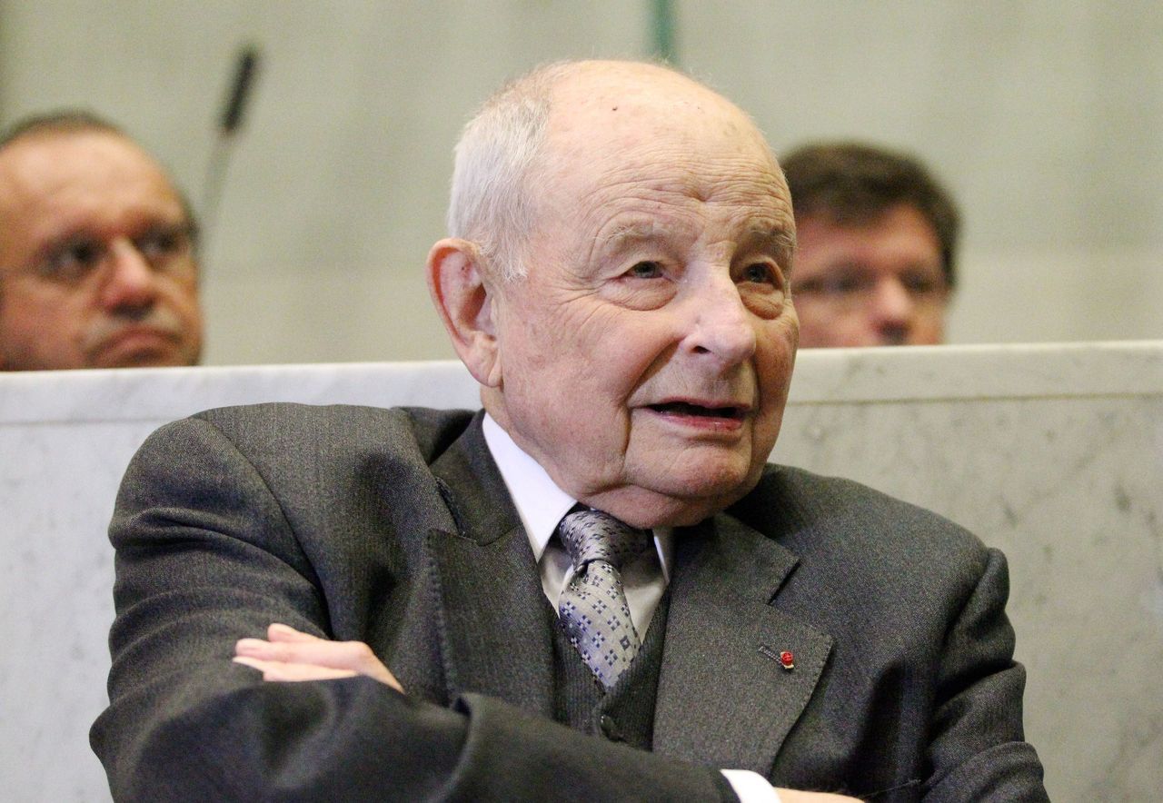 Suresnes : la médaille d’honneur de Jacques Servier divise encore les élus - Le Parisien