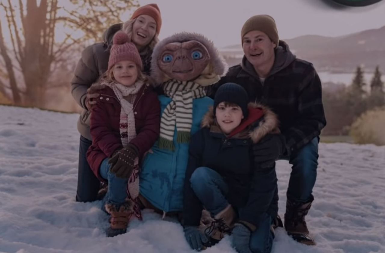 E T L Extraterrestre Et Elliott Reunis Pour Une Publicite 37 Ans Apres Le Film Le Parisien