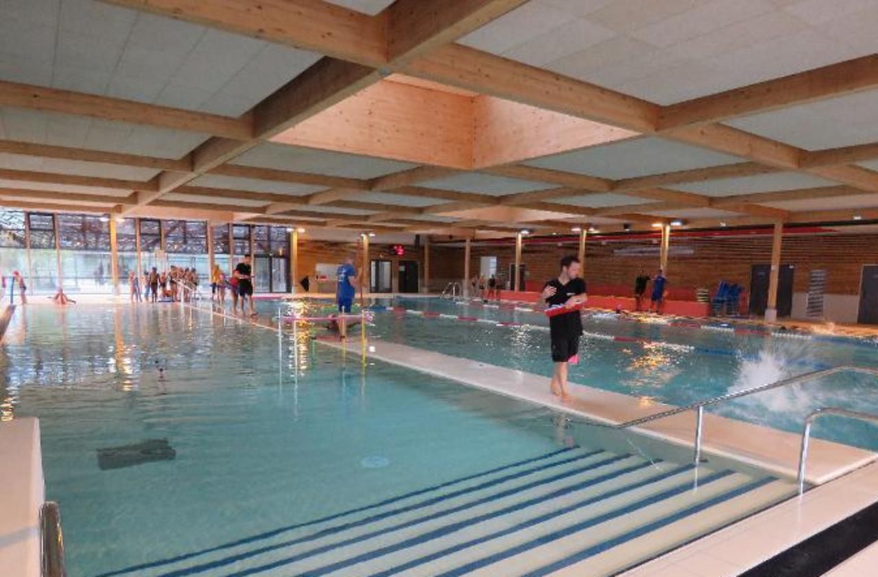 Montreuil : à fond la forme à la piscine des Murs à Pêches - Le Parisien