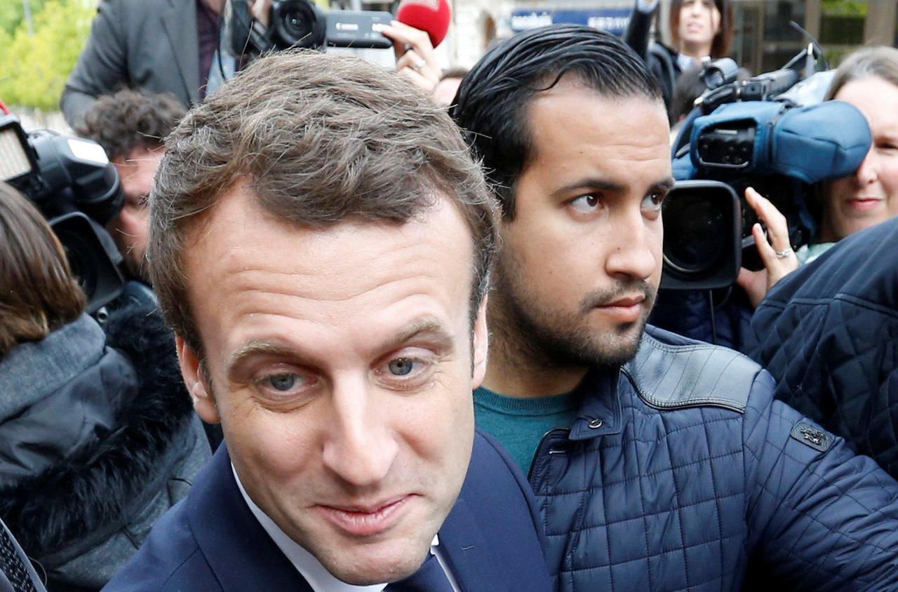 Videur De Boite De Nuit Salaire Le rôle ambigu de Alexandre Benalla, le Monsieur Sécurité de Macron - Le  Parisien