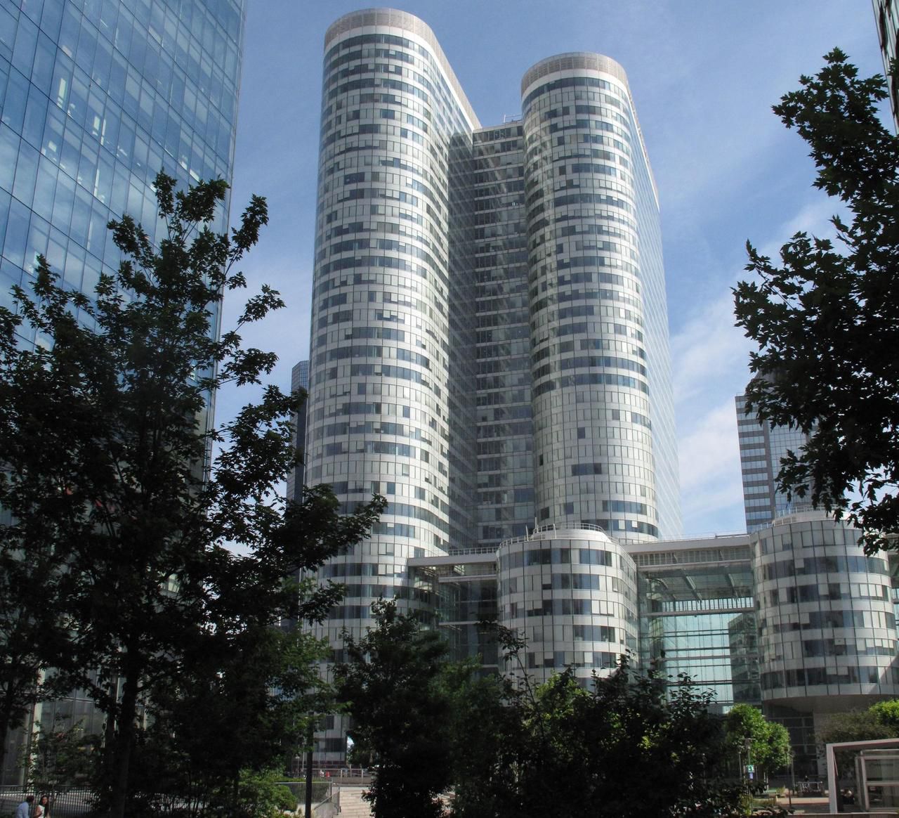 La Défense le plus grand immeuble de bureaux d’Europe change de propriétaires Le Parisien La Défense le plus grand immeuble de bureaux d’Europe change de propriétaires Le Parisien