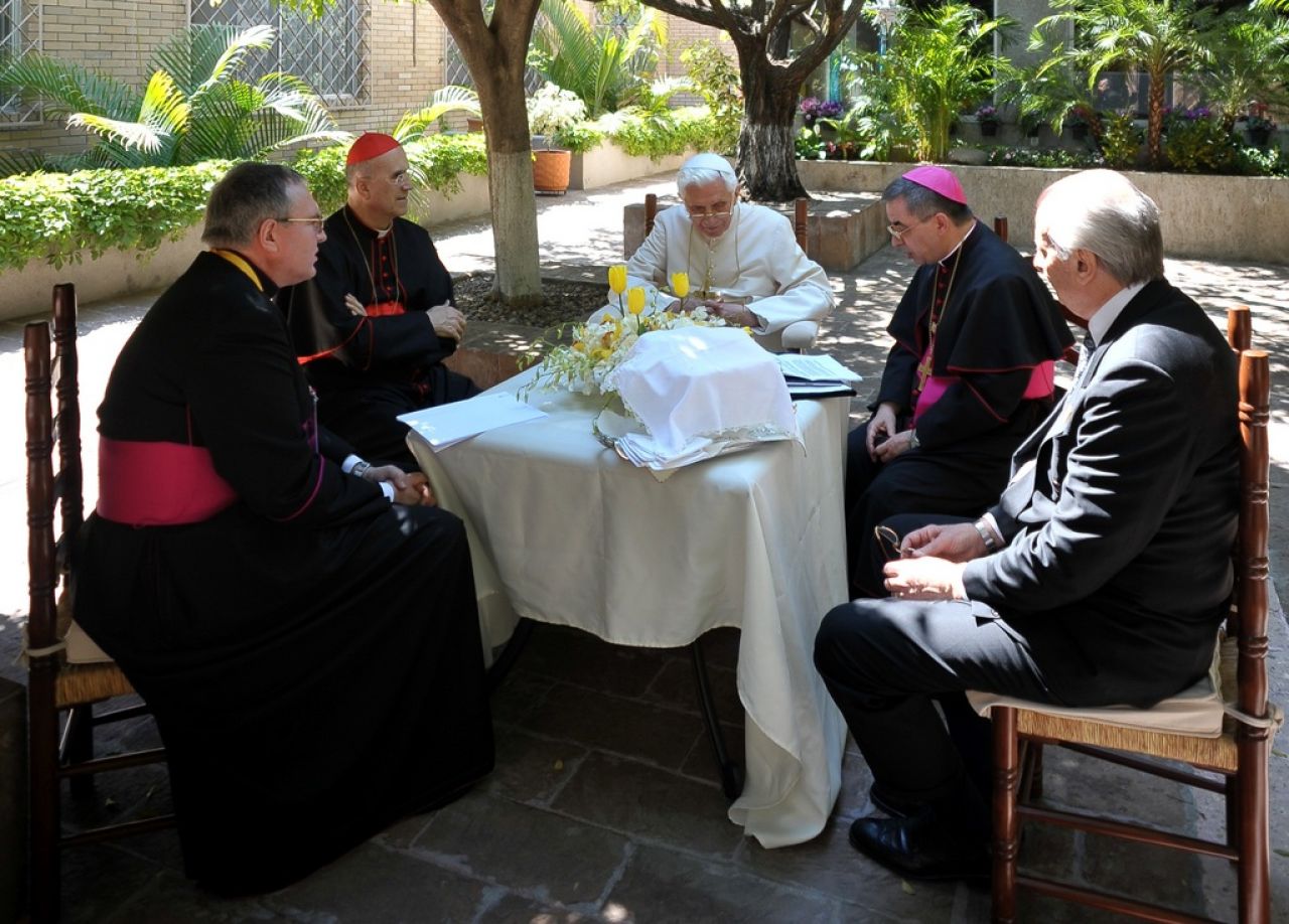 Vatican le luxueux appartement du cardinal Bertone au centre d'une