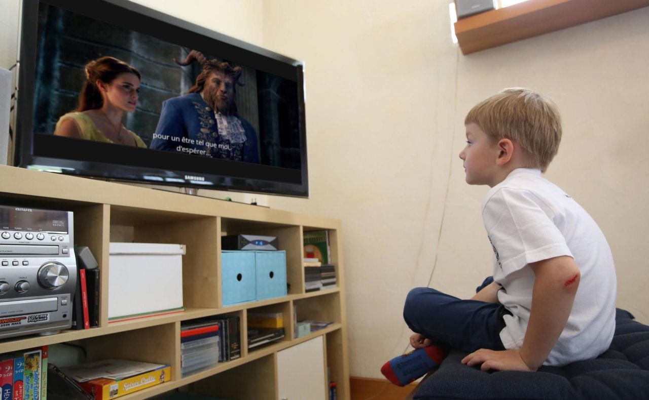 Comment On Dit Télévision En Anglais La télé en VO, pour familiariser les élèves avec les langues étrangères -  Le Parisien