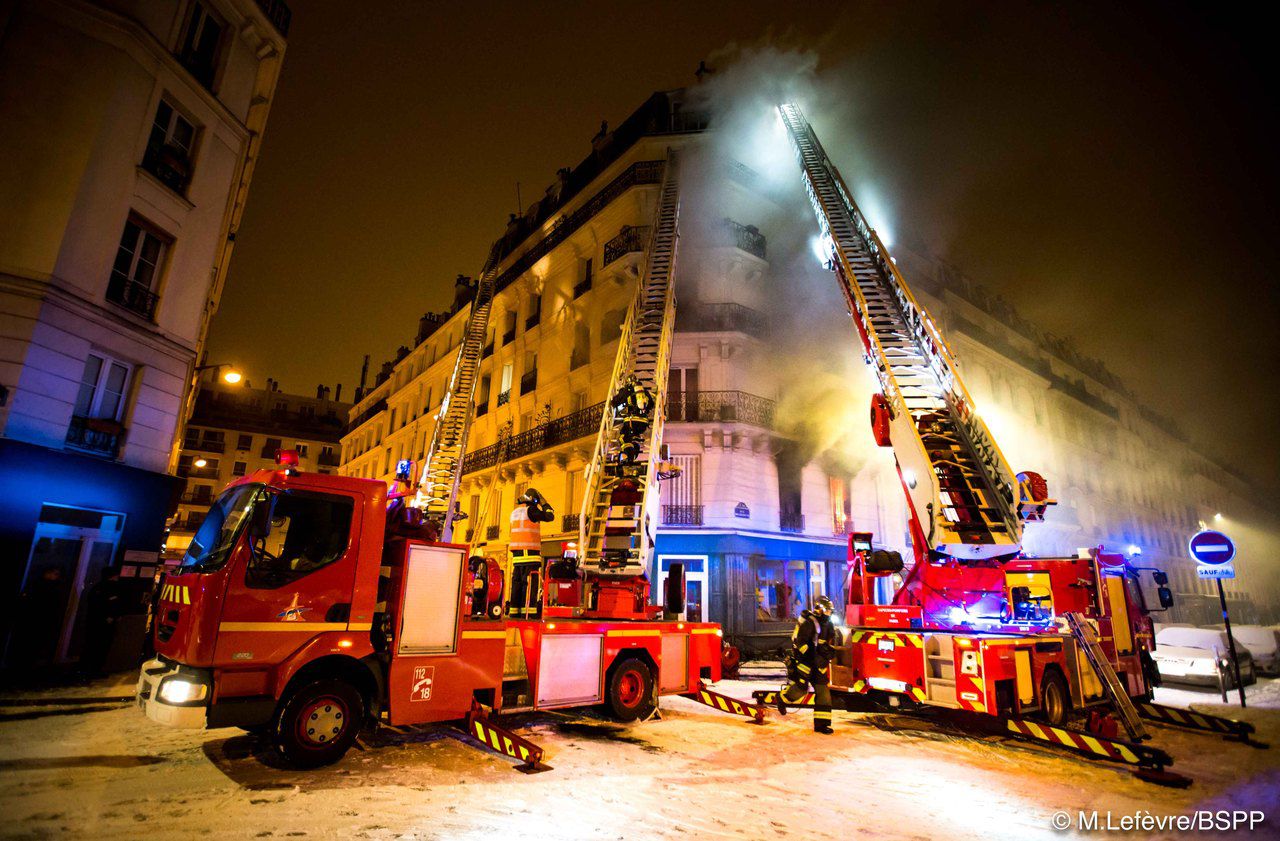 Paris un mort et douze blessés, dont deux graves, dans un incendie