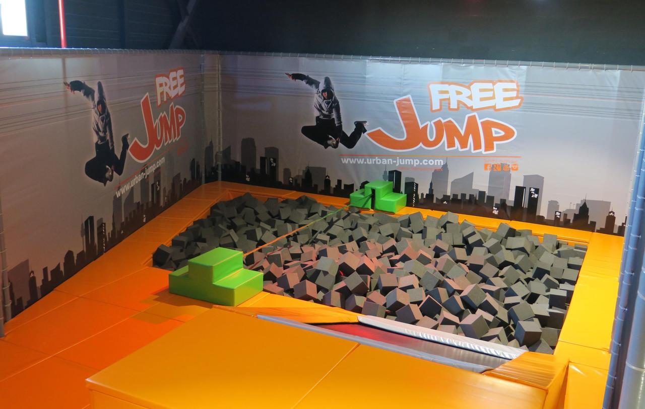 Jump Park Roissy En France Roissy-en-Brie : 1 000 m2 de trampolines pour s'envoyer en l'air - Le  Parisien