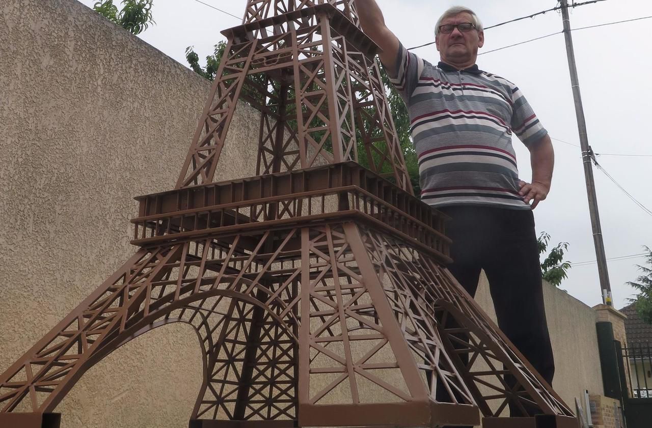 Manger En Haut De La Tour Eiffel Essonne : ce retraité a bâti une tour Eiffel devenue la star du Tour de