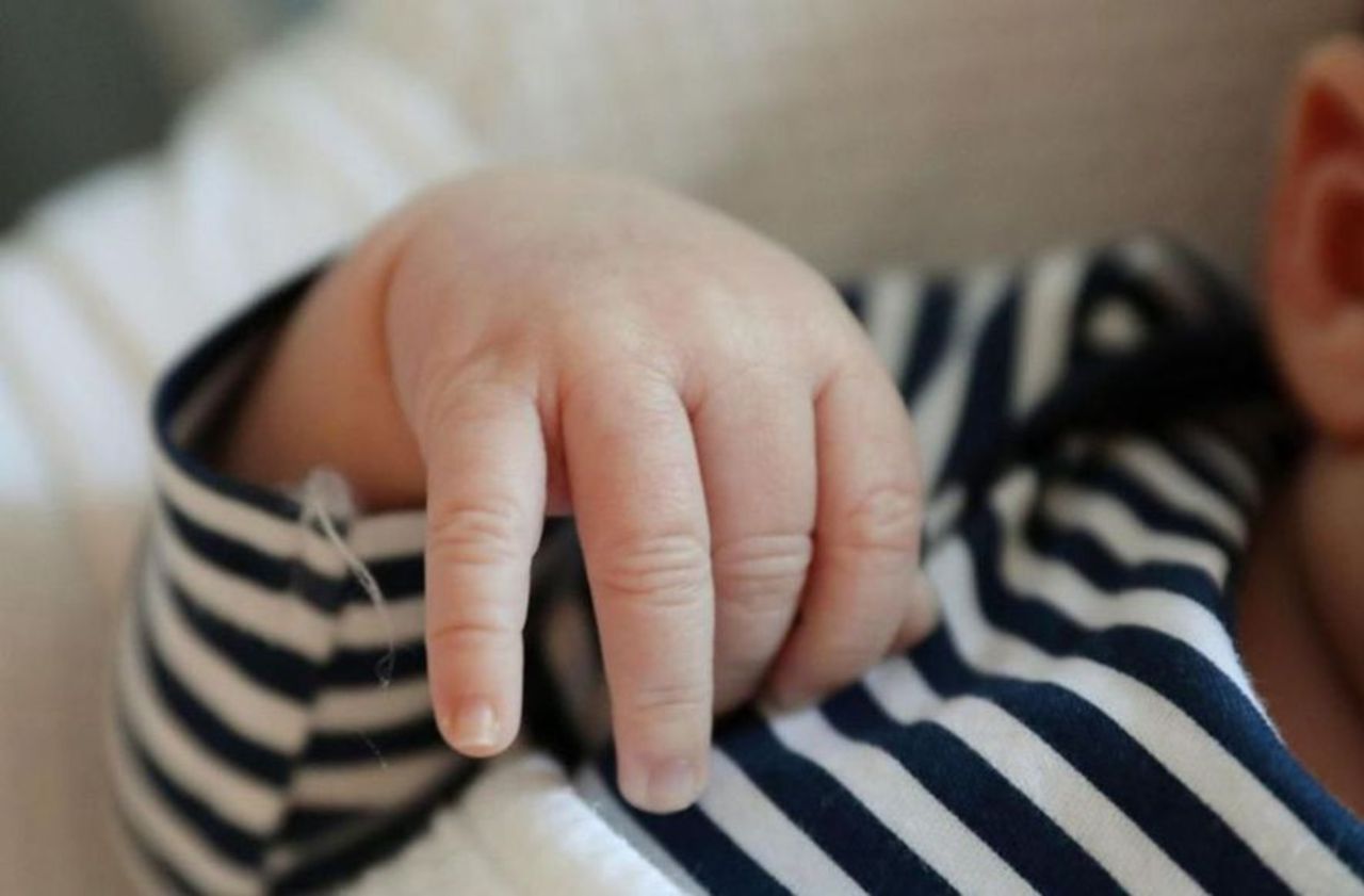 Bebes Sans Bras De L Ain Je Depose Plainte Pour Connaitre La Verite Le Parisien