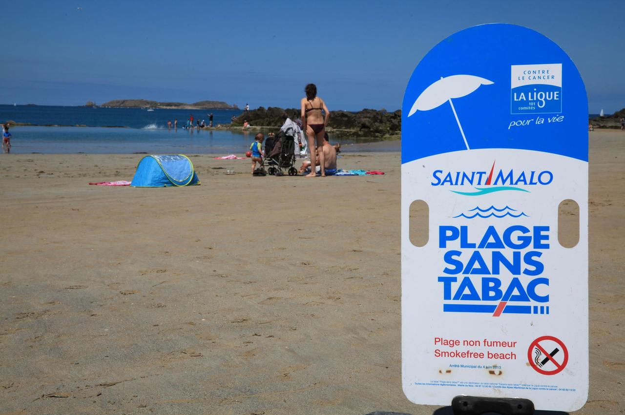 interdiction de fumer plage cigarette électronique Vapoter sur la plage : les règles à connaître pour éviter l'amende