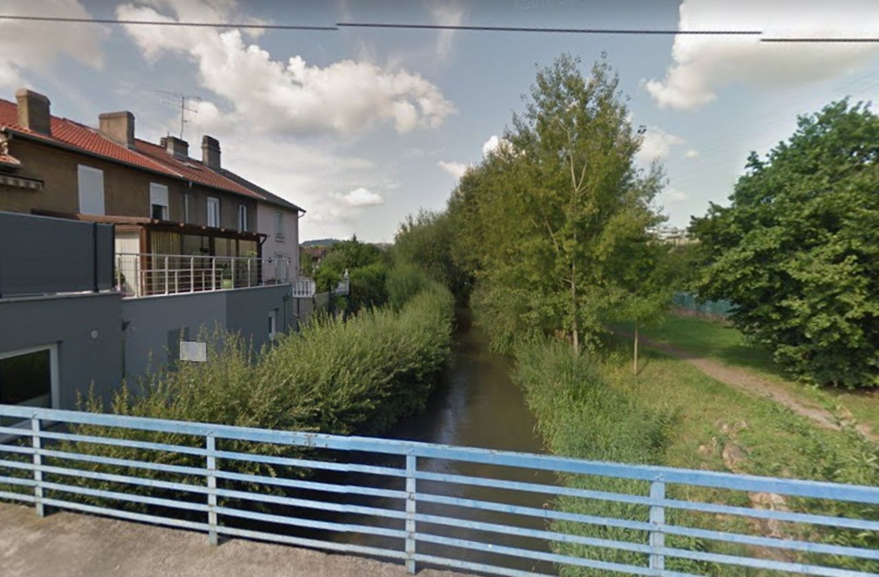 Florange : enquête ouverte après un déversement polluant d’ArcelorMittal dans la Fensch - Le Parisien