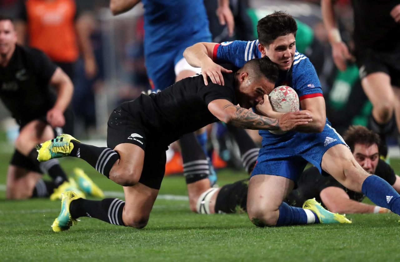 Le XV de France assommé par les All Blacks - Le Parisien