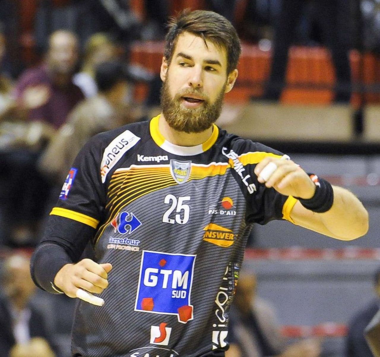 Luka Karabatic n'a plus qu'à signer... Le Parisien Luka Karabatic n'a plus qu'à signer... Le Parisien