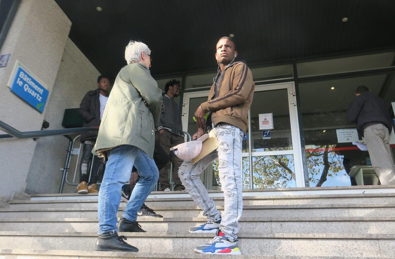 Nanterre : nouveau rassemblement de soutien aux mineurs isolés - Le Parisien