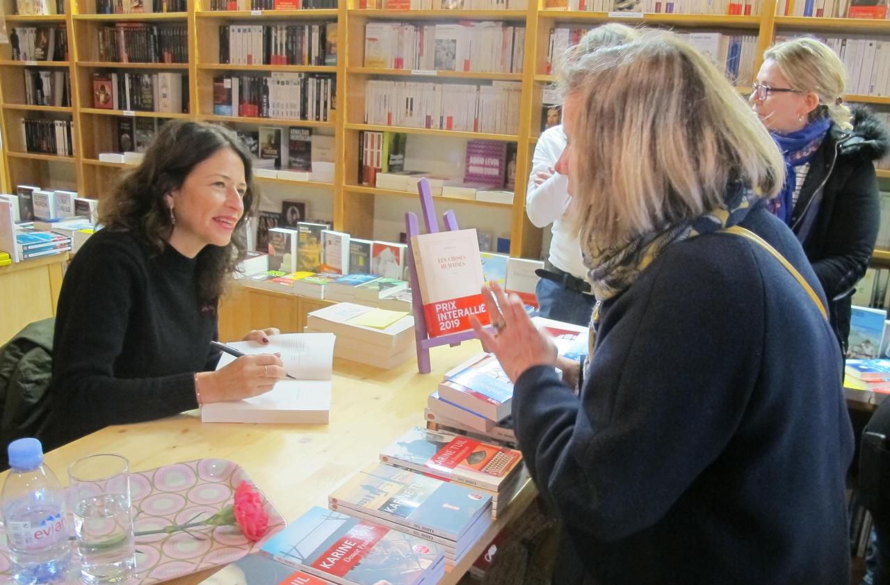 Clichy : Karine Tuil, Goncourt des lycéens, rencontre ses lecteurs - Le Parisien