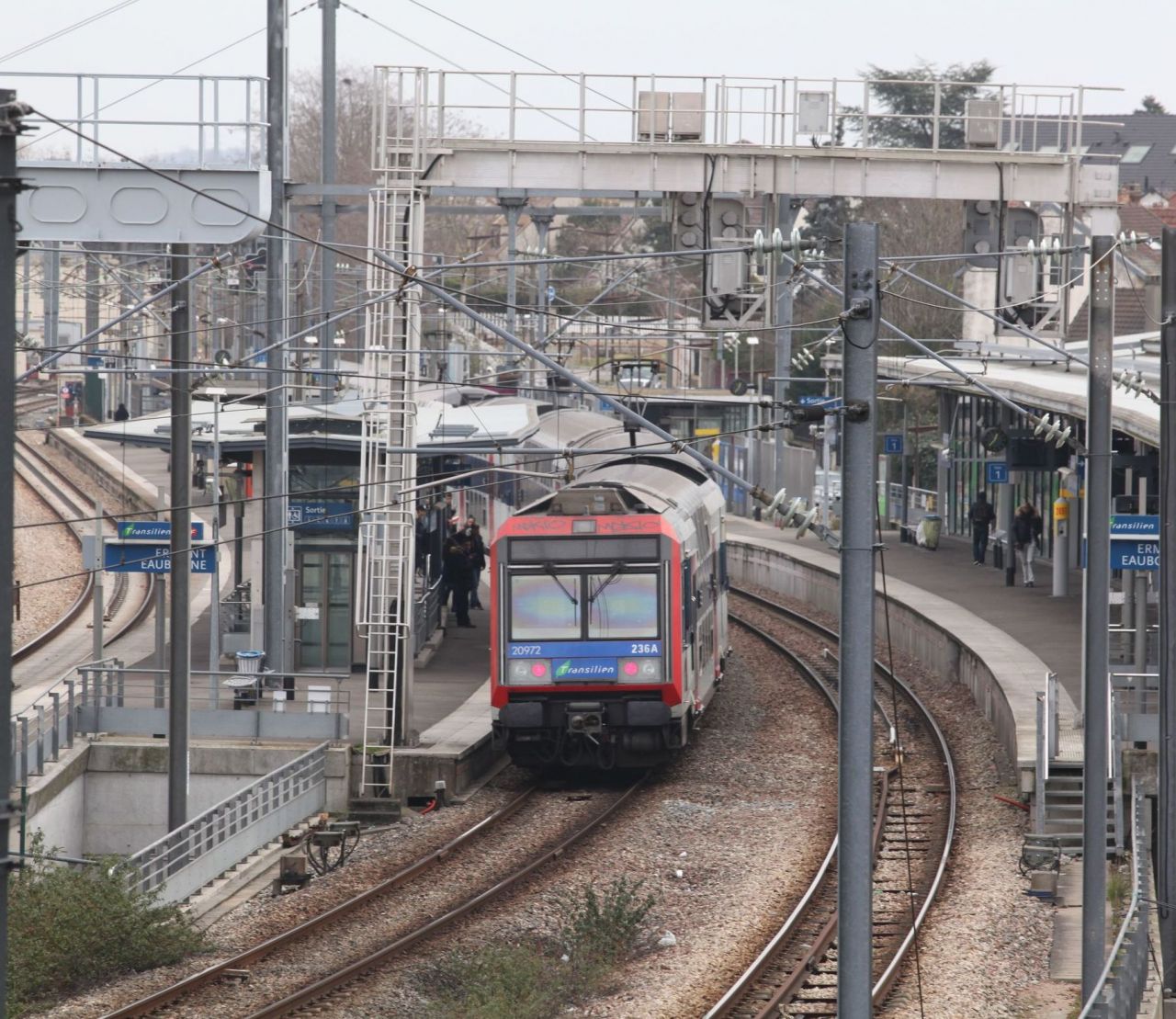 Week-end rouge sur la ligne du RER C - Le Parisien