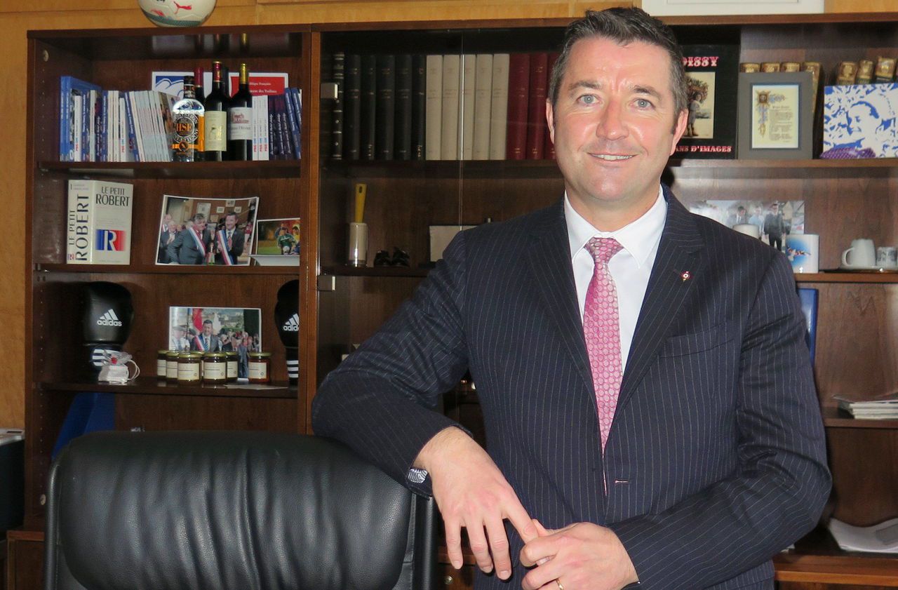 Yvelines : l’association de promotion de l’éthique en politique Anticor tacle le maire de Poissy - Le Parisien