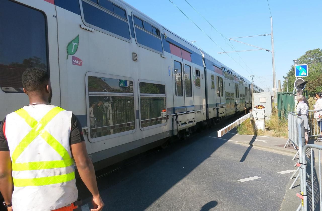 Roissy-en-Brie : la sécurité du passage à niveau 8 pose à nouveau question - Le Parisien