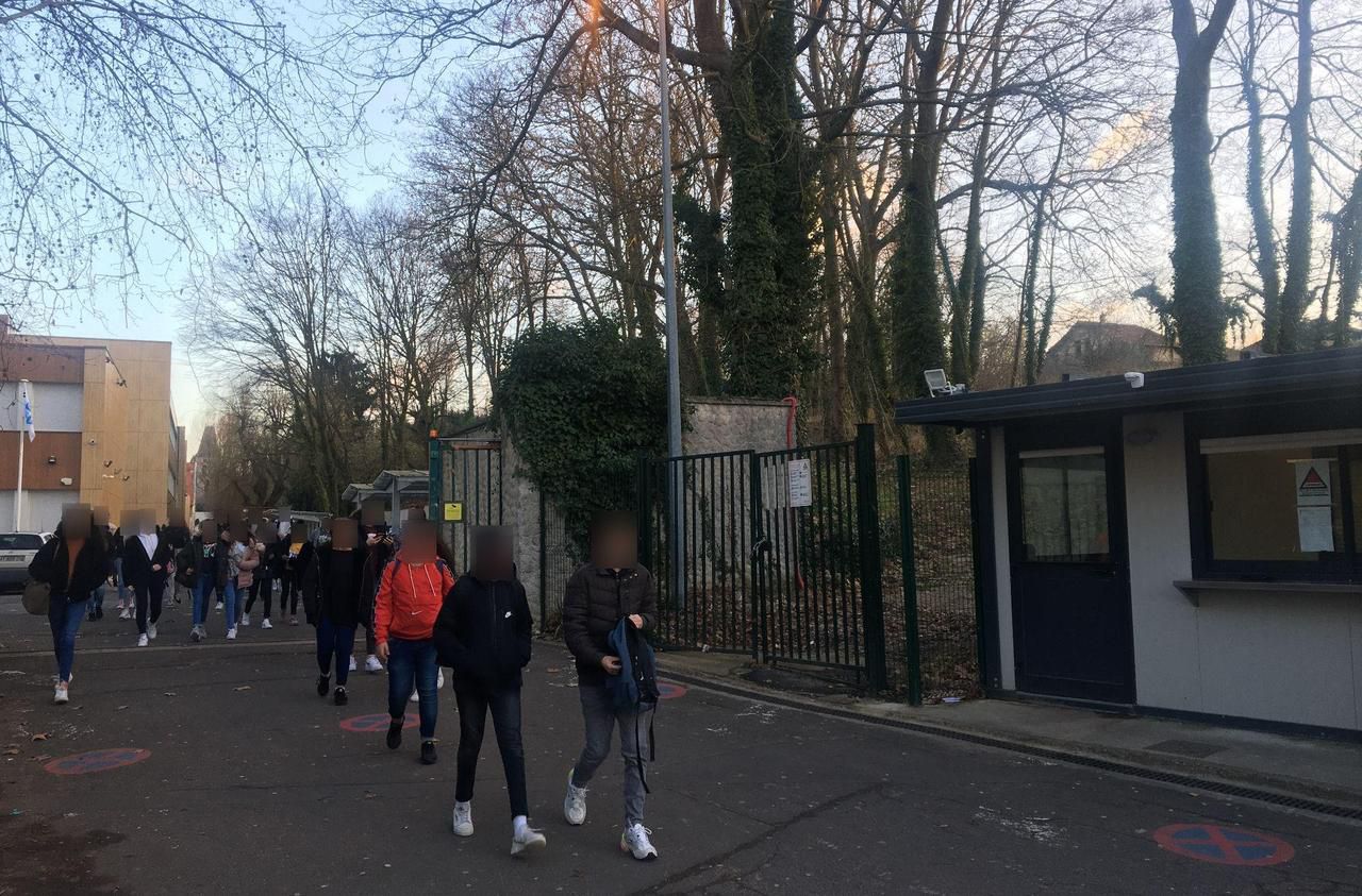 Collége Lycée Privés Saint Louis Saint Clément Elève enfermé seul dans 3 m2 : l'institut catholique en Essonne annule sa  punition «choc» - Le Parisien