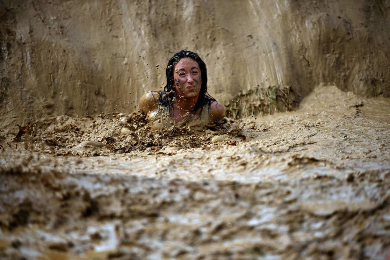 EN IMAGES. Courir dans la boue, quel régal ! Le Parisien