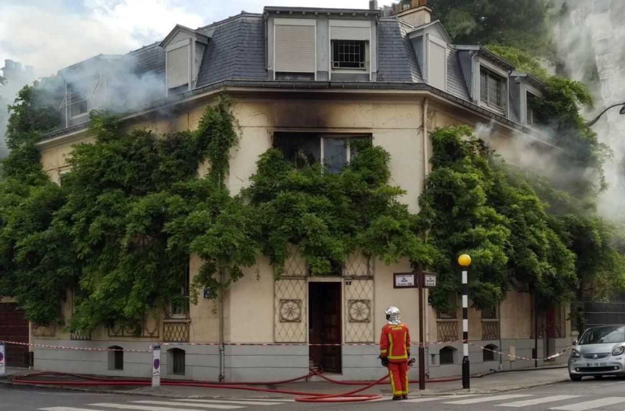A Neuilly Les Pompiers Mettent Le Feu L ancien H tel Particulier De 