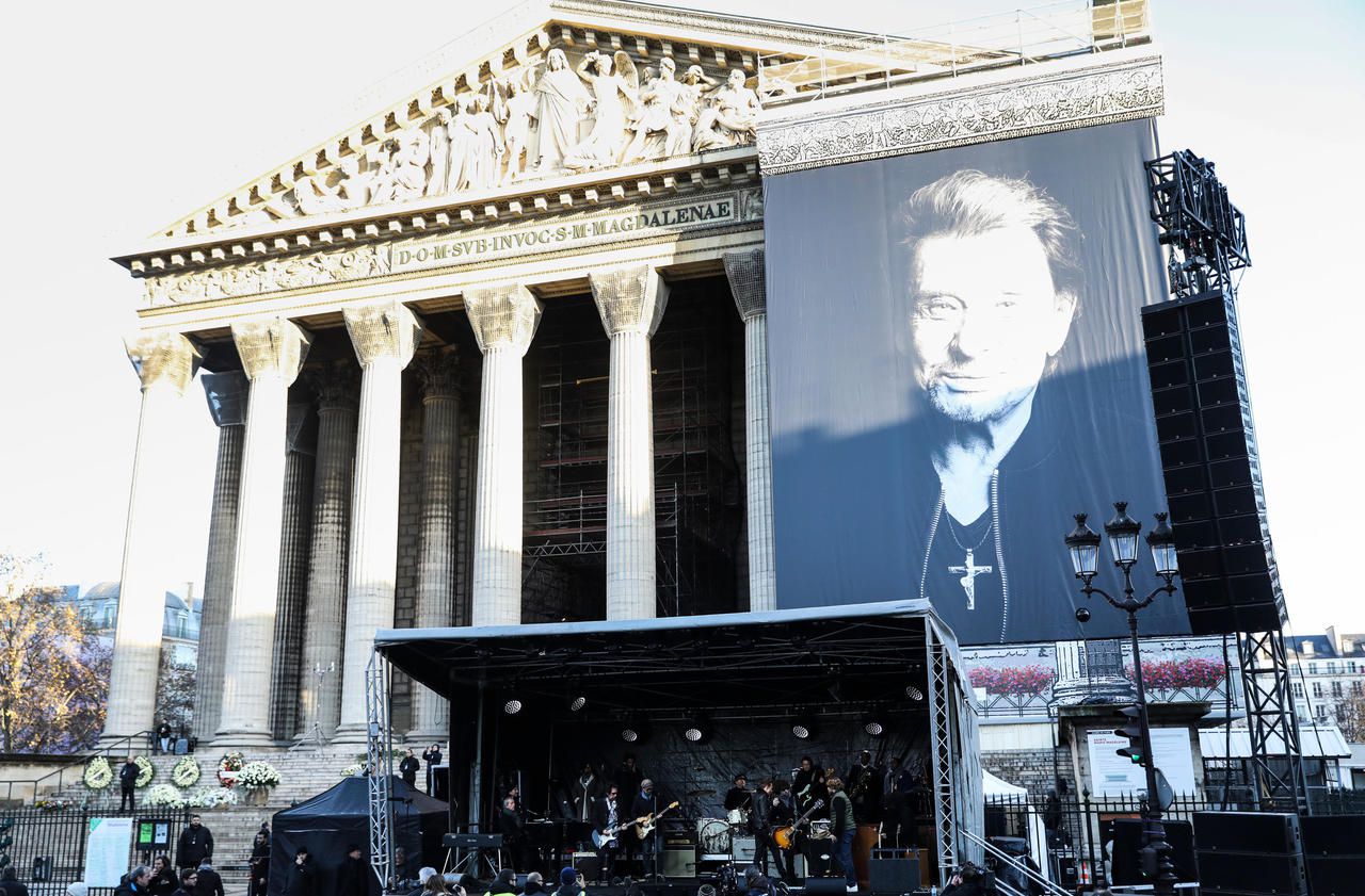 L’incroyable hommage à Johnny Hallyday à Paris en cinq images Le Parisien