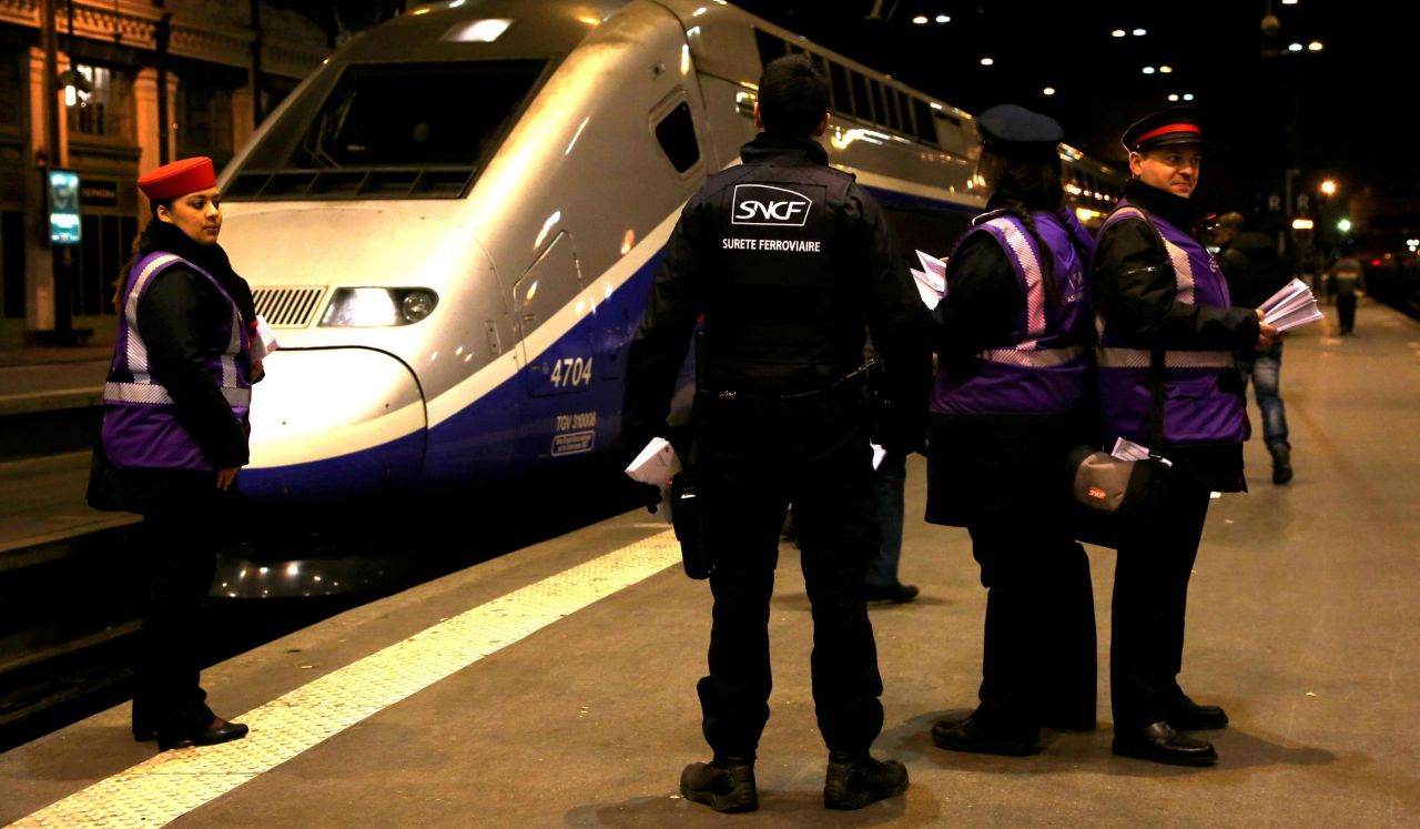 Avantage De Travailler A La Sncf SNCF : la direction veut raboter les avantages des cheminots - Le Parisien