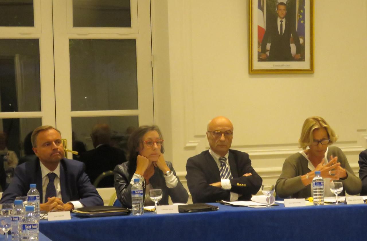 Vaucresson un conseil municipal extraordinaire aux airs de règlement