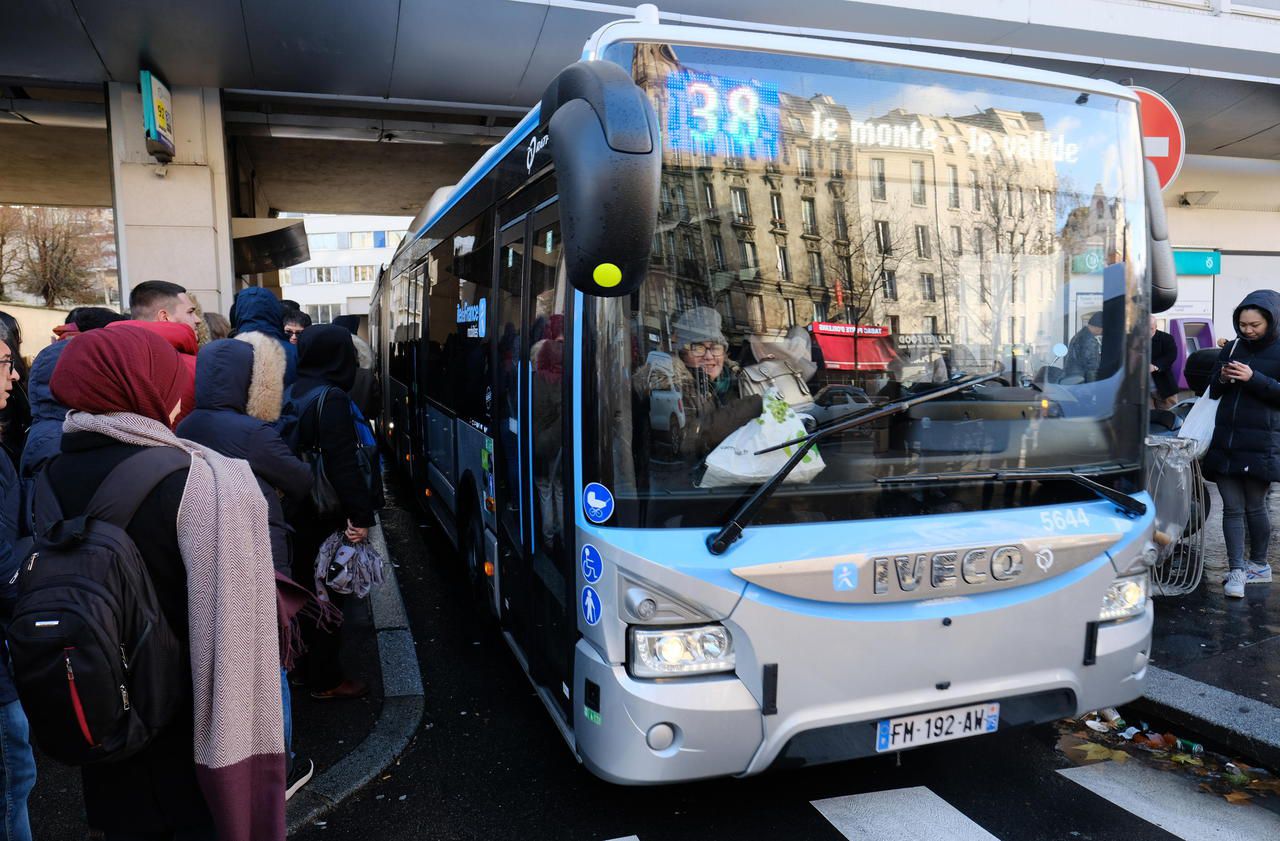 Grève Ratp Bus Grève du 9 décembre à la RATP : aux arrêts de bus, des bousculades et