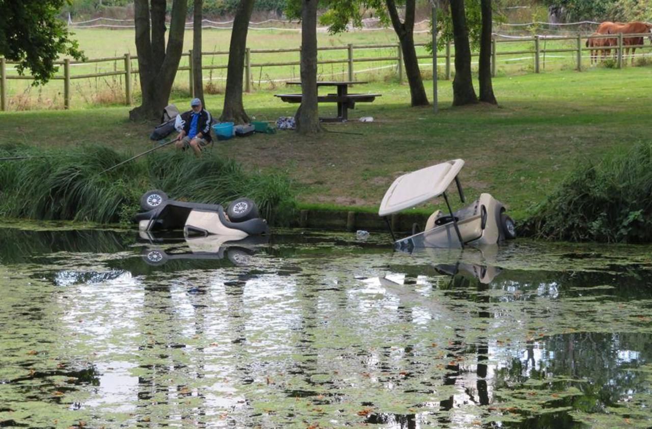 Marolles-Santeny : leur rodéo en golfette finit dans l'étang - Le Parisien