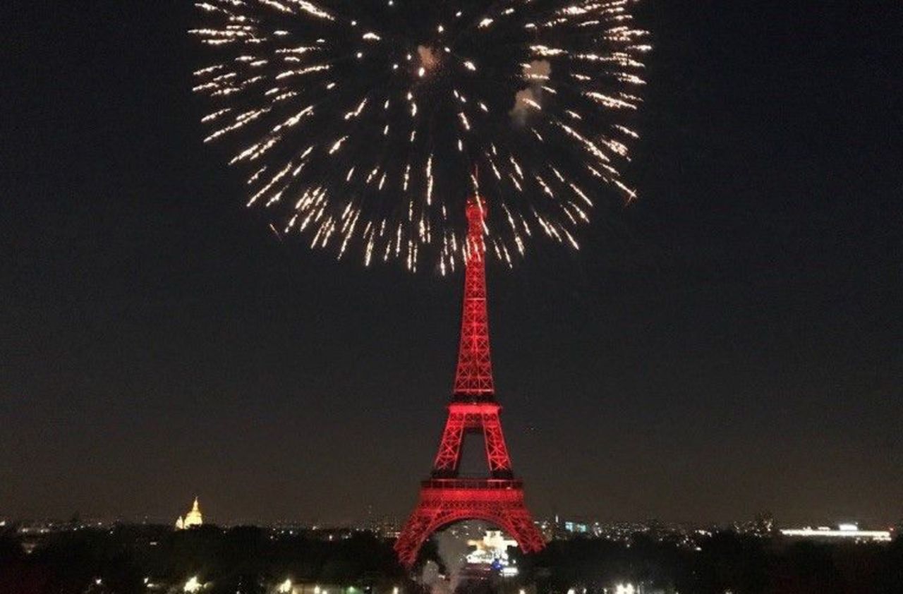 feu dartifice du  juillet  paris demandez le programme le