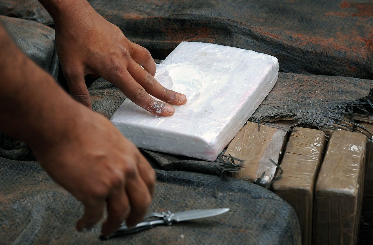 Trafic de cocaïne une escale imprévue conduit la jeune mule de l