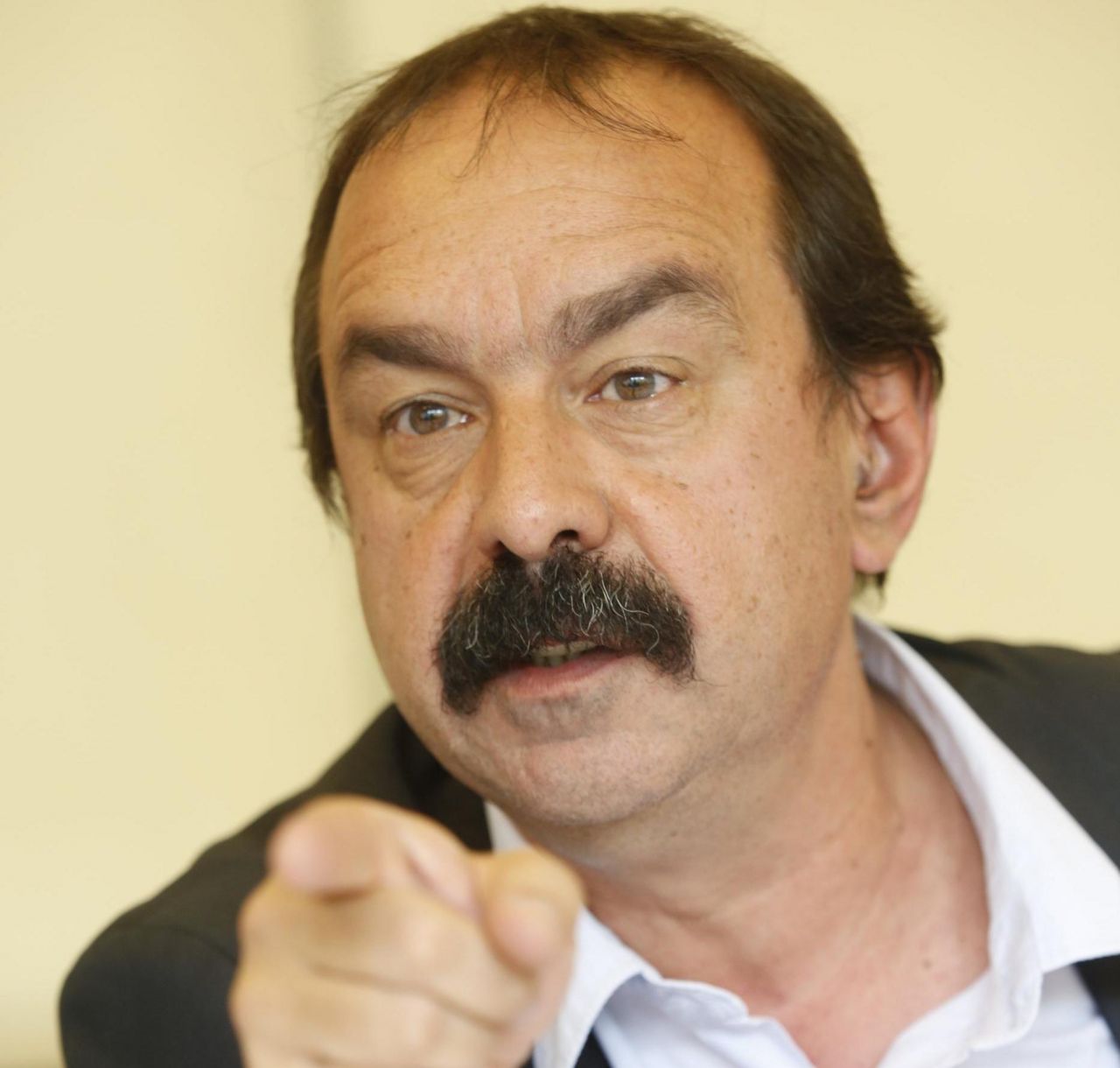 Philippe Martinez Sans Moustache La grève, ce n'est pas Martinez qui la décrète » - Le Parisien