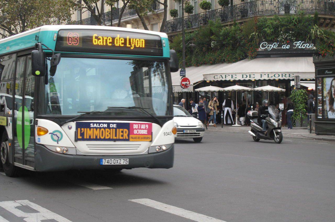 Paris le couloir de bus boulevard SaintGermain sème la discorde Le