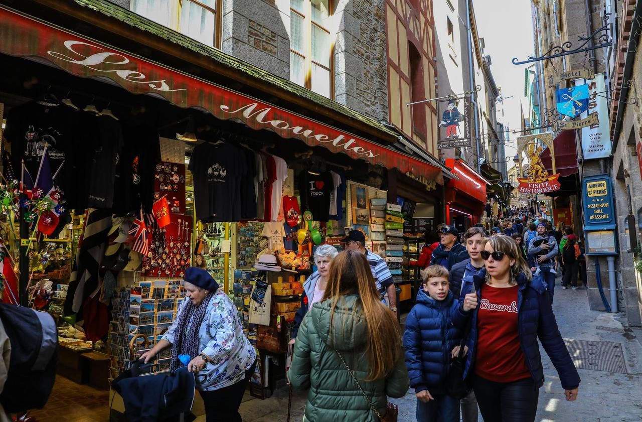 MontSaintMichel les stores de la discorde toujours en place Le