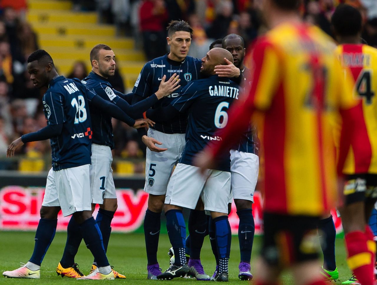 Lens Paris FC (01) un succès de prestige qui vient bien trop tard Le Parisien
