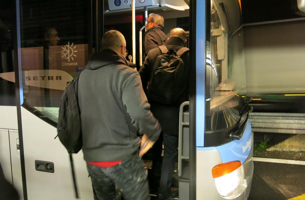 Briis-sous-Forges : à la gare autoroutière, ces bus supplémentaires redonnent le sourire aux voyageurs - Le Parisien