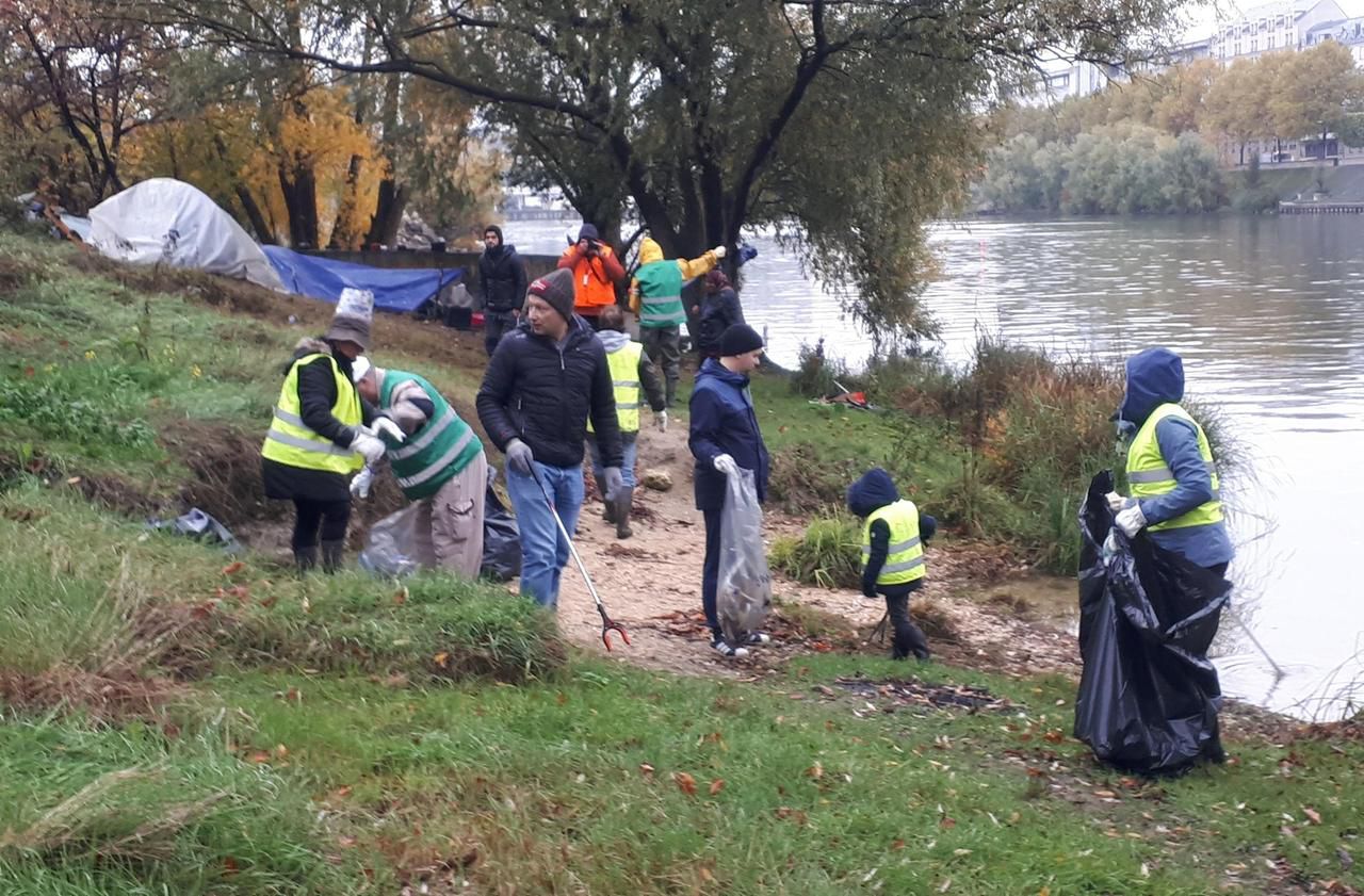 Ivry-sur-Seine : en une matinée, ils font le propre sur les quais - Le Parisien