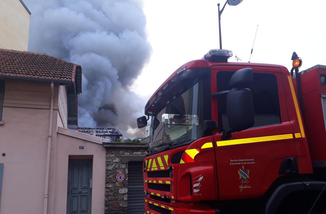 Yvelines impressionnant incendie dans un garage automobile à