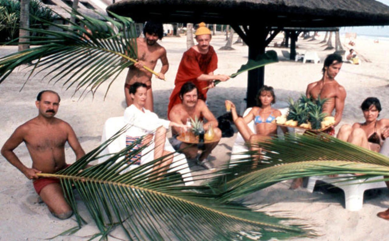 Femme De Thierry Lhermitte Dans Les Bronzés 3 Audiences TV : «Les Bronzés» devant «Pékin Express» - Le Parisien