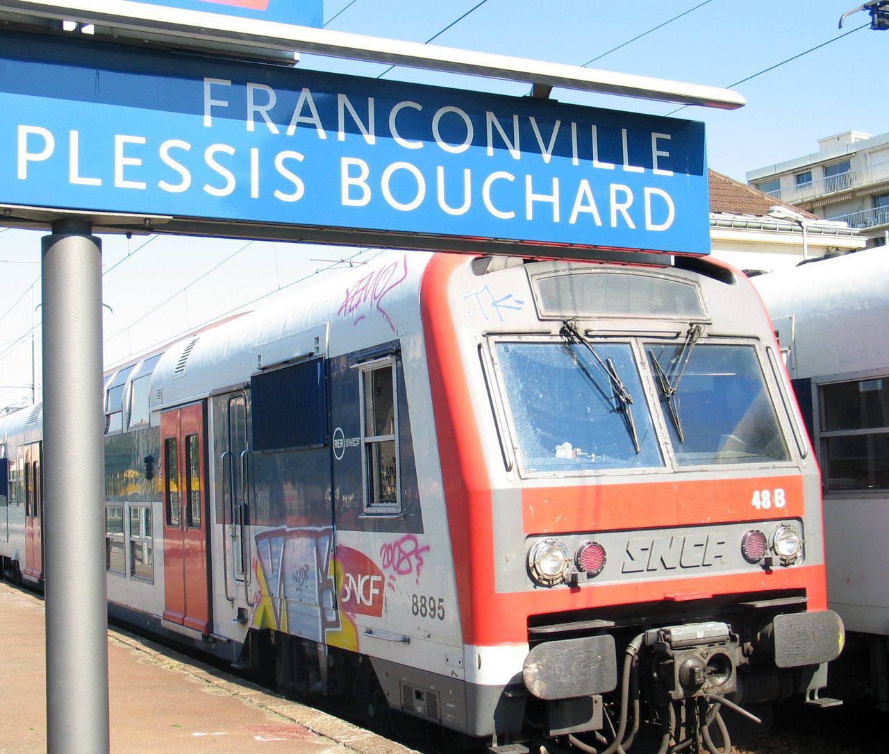 Franconville trois interpellations après les coups de couteau à la