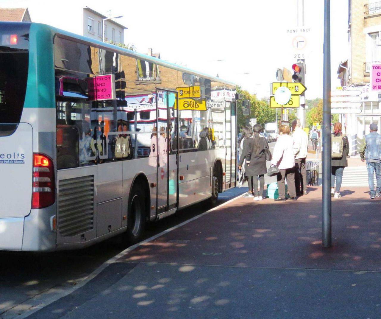 Les arrêts de bus provisoires mettent